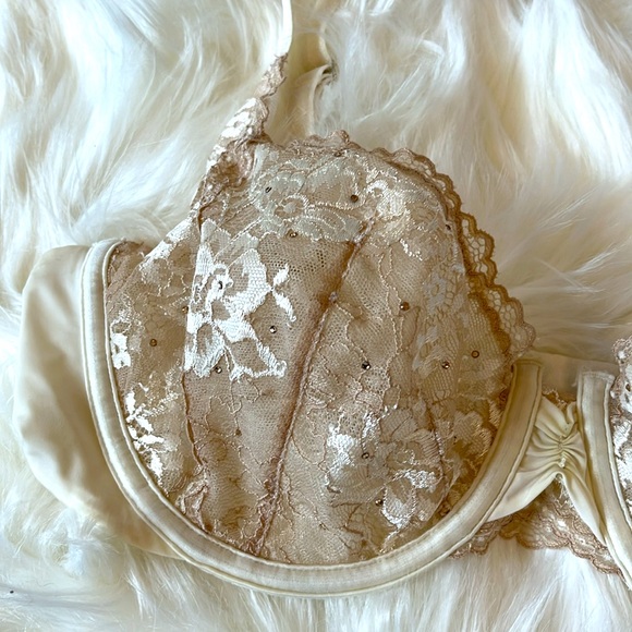 Victoria’s Secret Unlined Embellished Demi Cream Beige 34D - Picture 2 of 9